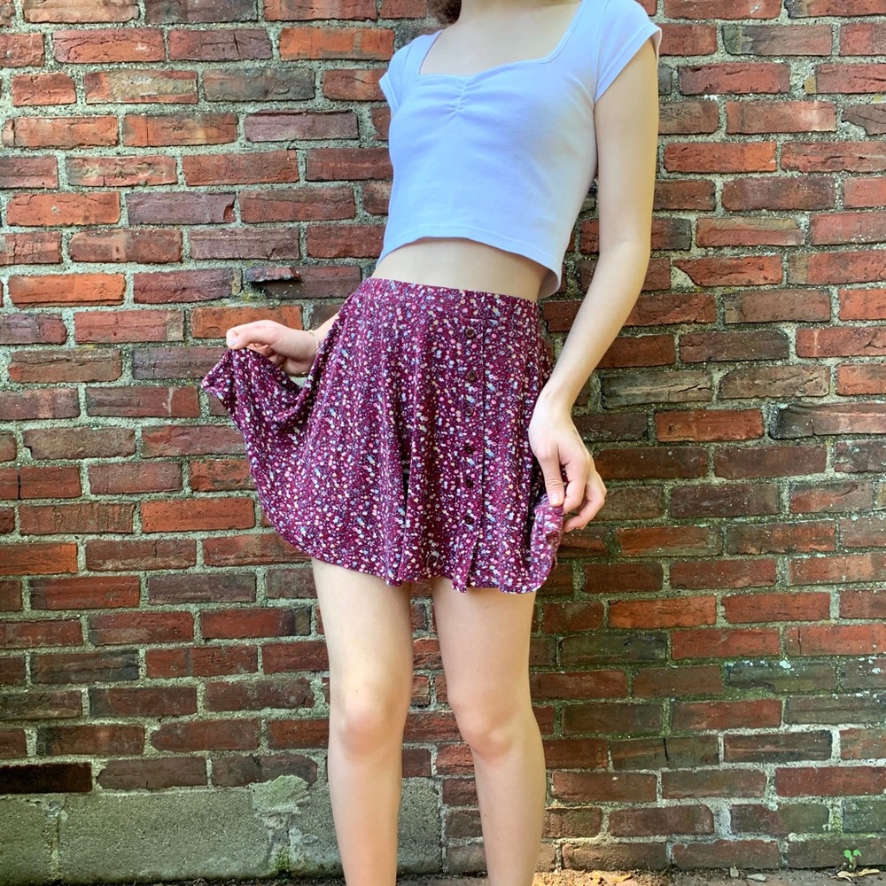 Adorable vintage inspired floral mini skirt